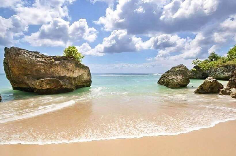Bali: Private Custom Tours with Chauffeur - South Coast and Uluwatu: GWK, Beaches, Uluwatu Temple, and Kecak at Night
