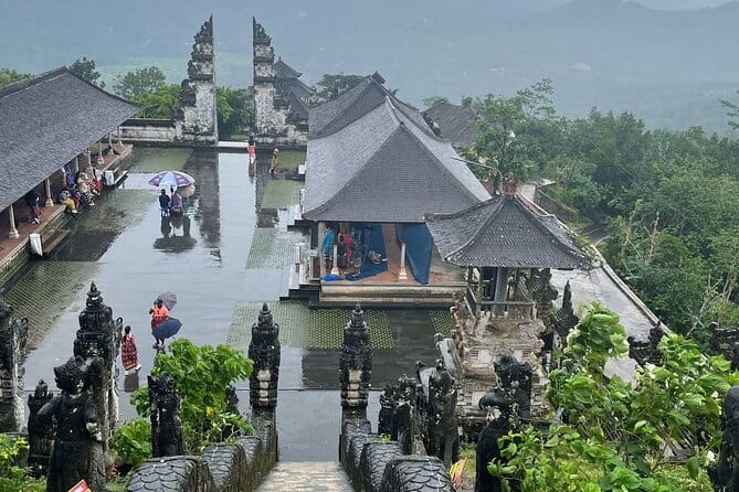 Bali Private Driver (Airport pickup, Customize Tour,Group Tour) - Nata and the car setup: the kind of service that saves your day