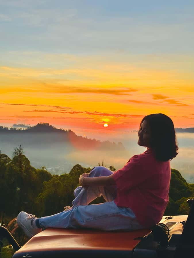Bali: Private Sunrise Jeep Tour and Black Lava All Include - The sunrise viewpoint: breakfast, hot drinks, and Mount Abang views