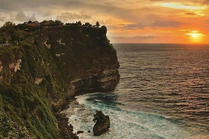 Bali Private Tour: Waterfall, Monkey forest and Tanah lot sunset - Tanah Lot Sunset: Where the Sea Surrounds the Temple