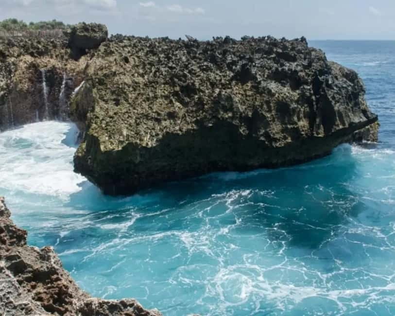 Bali: Private trip Nusa Dua Area, GWK, Jimbaran, and Uluwatu - Uluwatu Temple: Clifftop Ocean Views and Monkey-Proofing