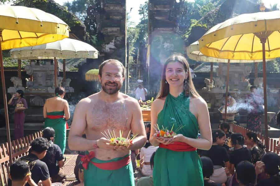 Bali: Purification at Tirta Empul Temple - Costume, offerings, wetsuit, and the rules before you step in
