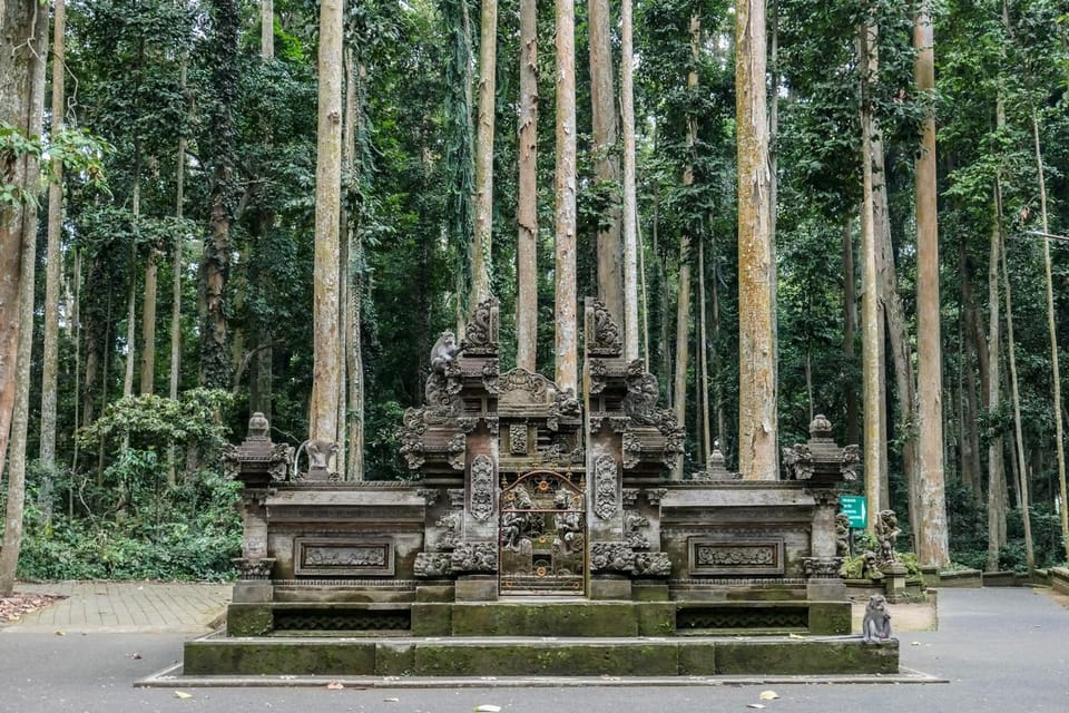 Bali: Purification Ritual at Taman Beji Griya - Lunch break: how to use your free time well