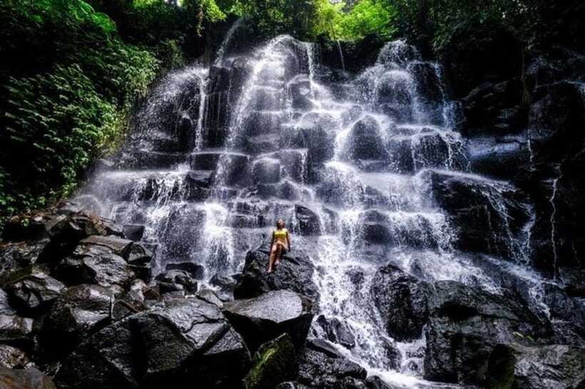 Bali: Rice terrace, Waterfall, and water Temple Day Tour - Kanto Lampo Waterfall: stone walls, spray photos, and safety sense