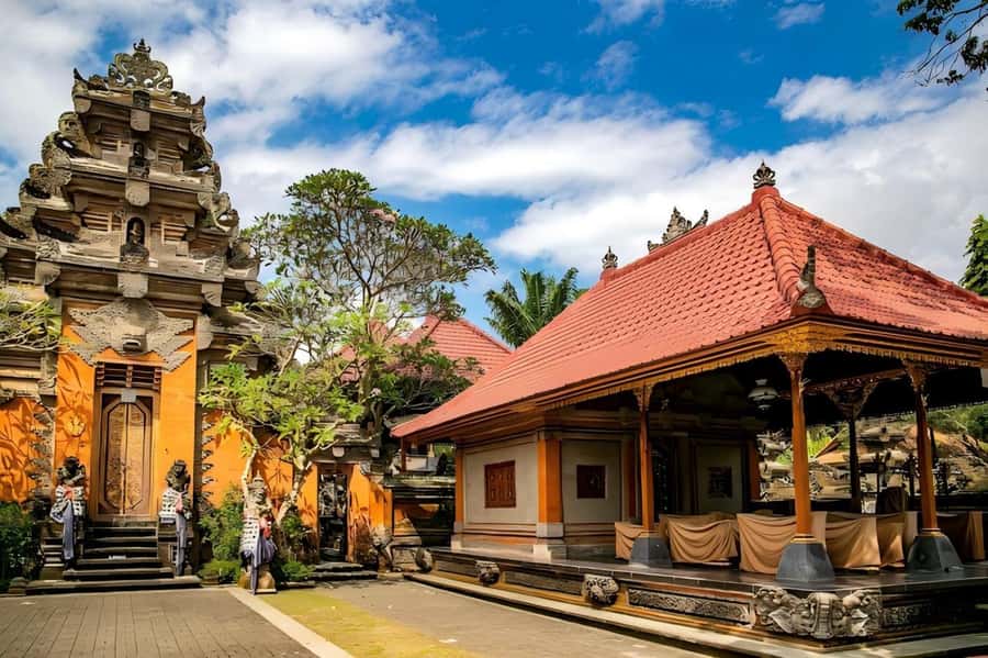 Bali: Safari Zoo and Ubud Palace and Market Day Tour - Ubud Palace Photo Stop: Traditional Balinese Architecture in the Town Center