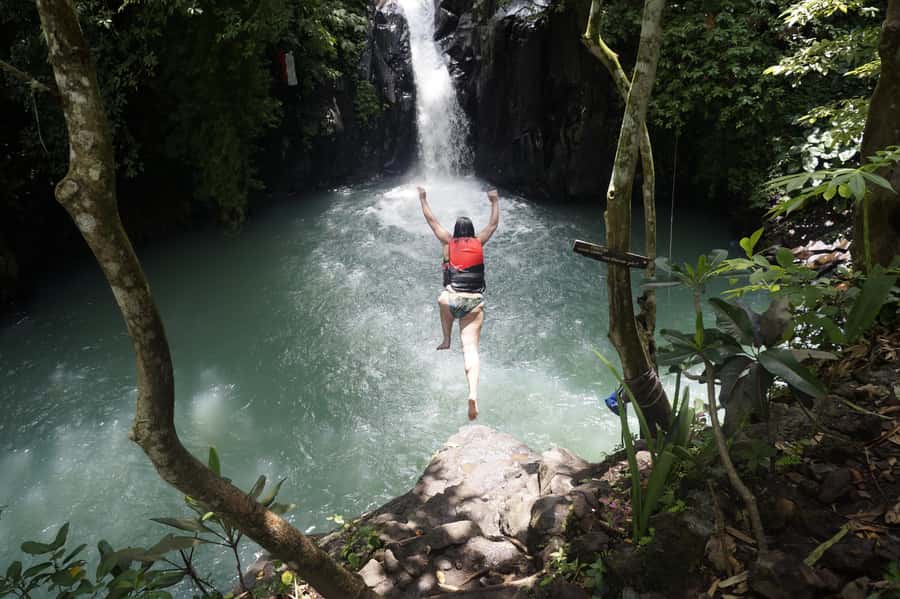 Bali: Sambangan Waterfalls Trekking, Sliding, & Jumping Trip - Pucuk Waterfall: The 15-Meter Test