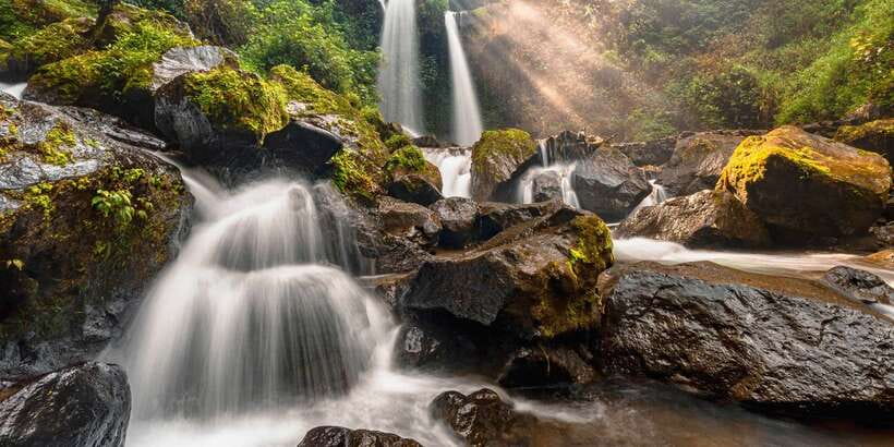 Bali: Secret Garden, Ulun Danu Temple and Waterfall Tour - Kembar Waterfall Swim and Cliff-Jump: Where the Day Gets Loud