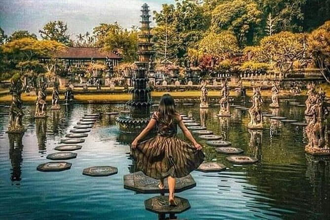 Bali Sekumpul with Fiji Waterfall & Bedugul Temple (Private Tour) - Ulun Danu Bratan Temple on the Lake Shore