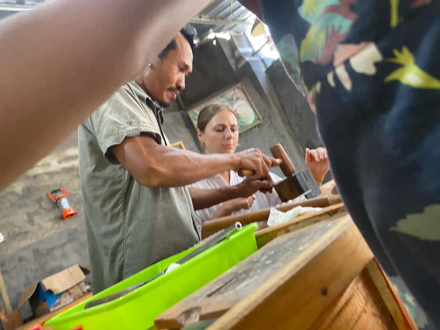 Bali: Sidemen silver class experience - The silver weight rule: 7 grams included, extras cost 50k per gram