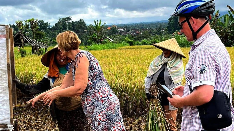 Bali: Sidemen Valley Cycling Tour with Gembleng Waterfall - Gembleng Waterfall: the payoff stop (and how to enjoy it)