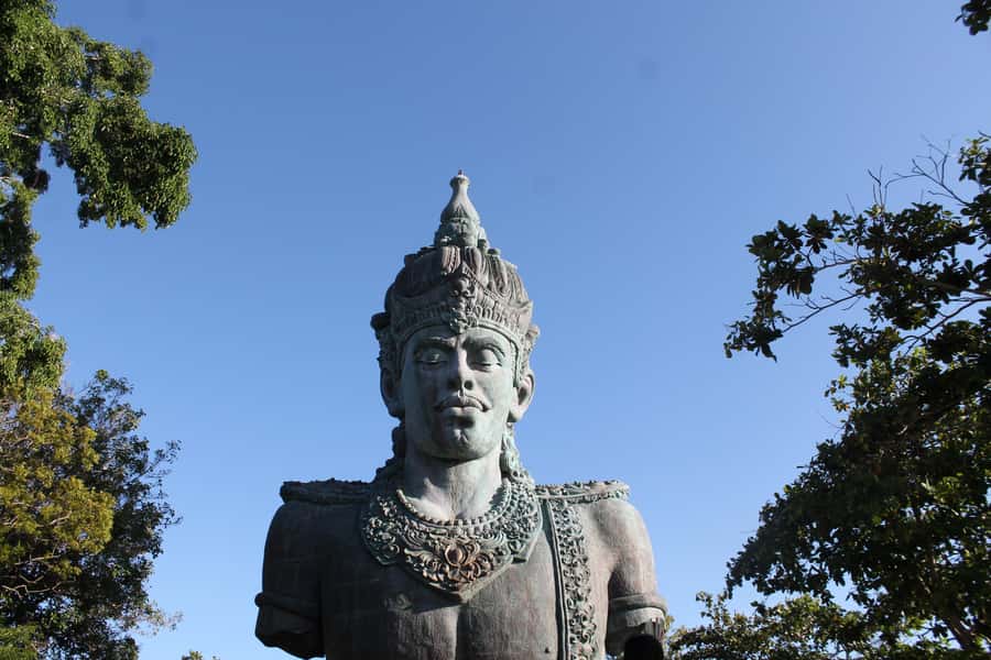 Bali: South Coast Uluwatu, Tanah Lot, and Jimbaran Day Trip - South Bali in a single day: what the 9–10 hours really look like