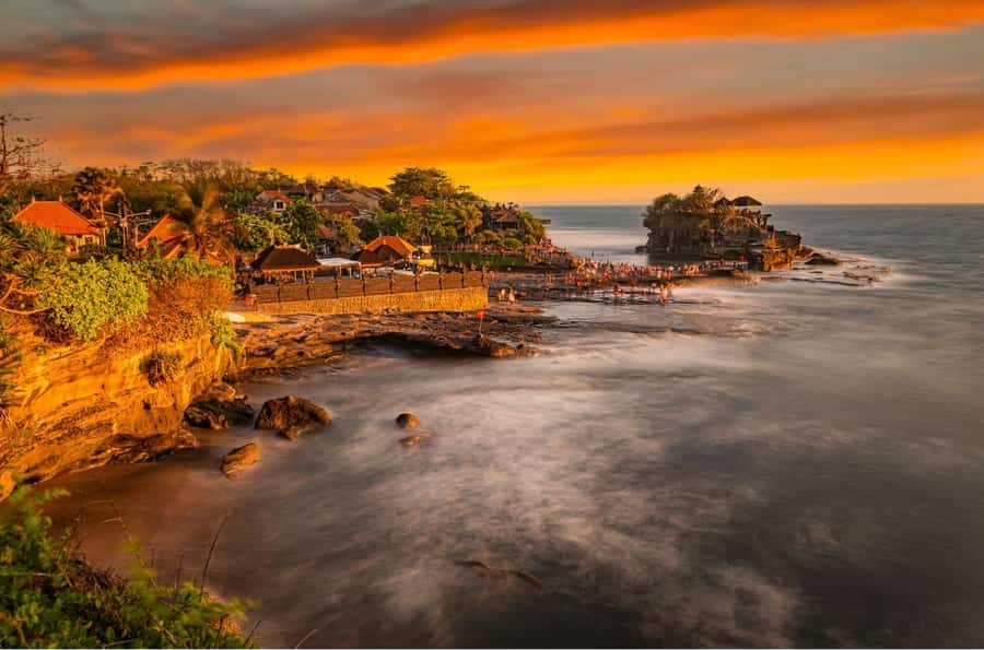 Bali: South Coast Uluwatu, Tanah Lot, and Jimbaran Day Trip - Lunch on the restaurant street: eat well, keep your energy up