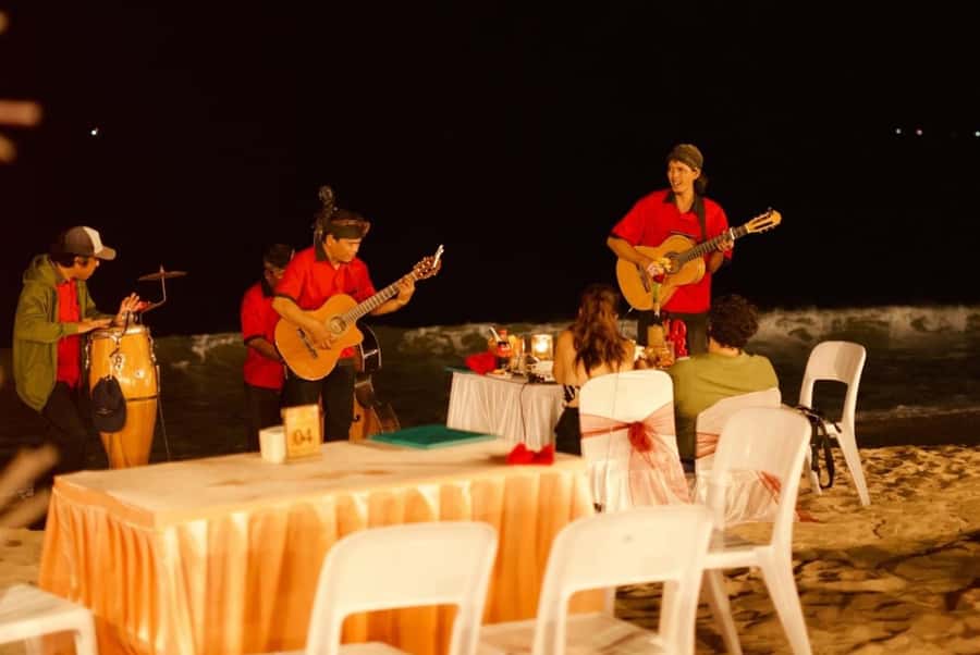 Bali: South Coast Uluwatu, Tanah Lot, and Jimbaran Day Trip - Uluwatu Temple and the optional Kecak fire dance at sunset
