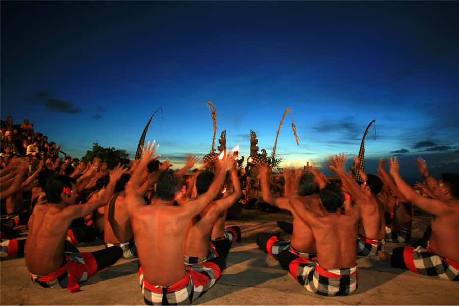Bali: South Coast Uluwatu, Tanah Lot, and Jimbaran Day Trip - Tanah Lot Temple: sea-spray views and how to enjoy the rock setting