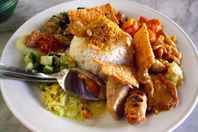 Bali Street Food Tour - Kreneng Market: where the Balinese cake lineup becomes the main event