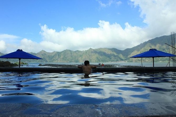 Bali Sunrise Trekking and Natural Hot spring Tour - Summit breakfast: fuel for the cold morning and the long return