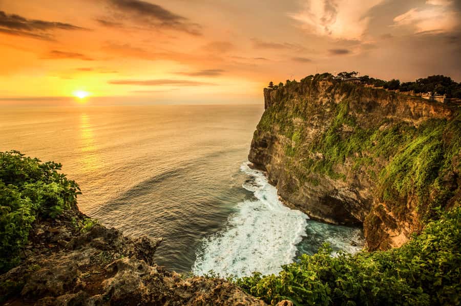 Bali Sunset: Uluwatu Temple, Kecak Dance and Jimbaran Bay - Kecak Fire Dance at 18:00: The Chanting Is the Main Character