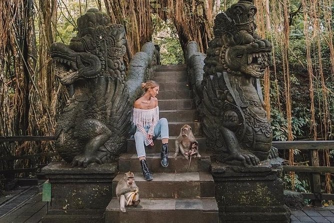 Bali Sunset: Uluwatu Temple - Kecak Dance- Jimbaran Bay - Uluwatu Temple: sea gods, sunset timing, and sarong practice