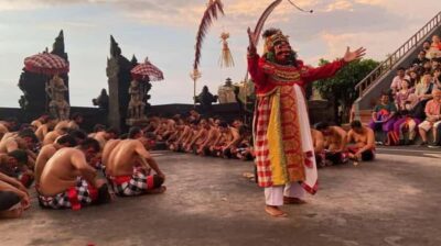 Bali: Sunset Uluwatu Temple & Kecak Fire Dance Private Tour - The Kecak fire dance at 19:00: how the show works