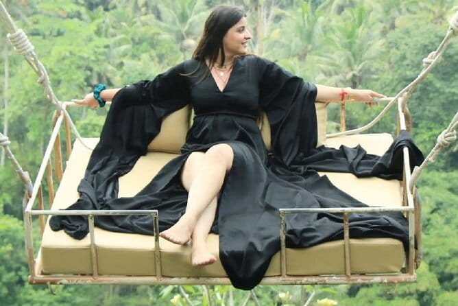 Bali Swing Packages and Tanah Lot Temple Sunset Tour - Batu Bolong Temple: cliff views and the rock-hole spectacle