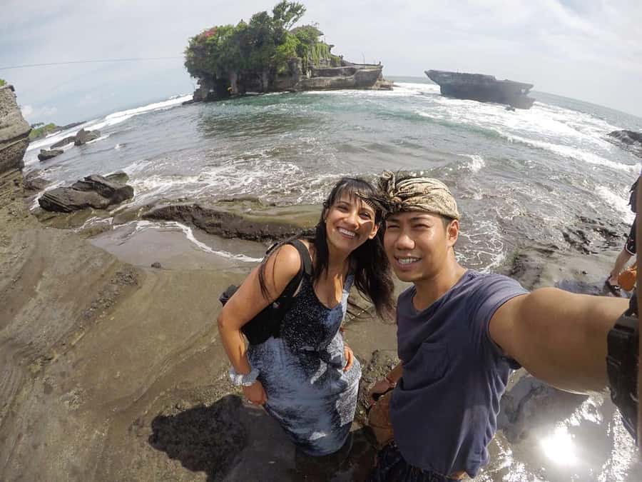 Bali: Taman Ayun and Tanah Lot Temple - Tanah Lot Temple: The Sea-Standing Photo Moment (and Batu Bolong)