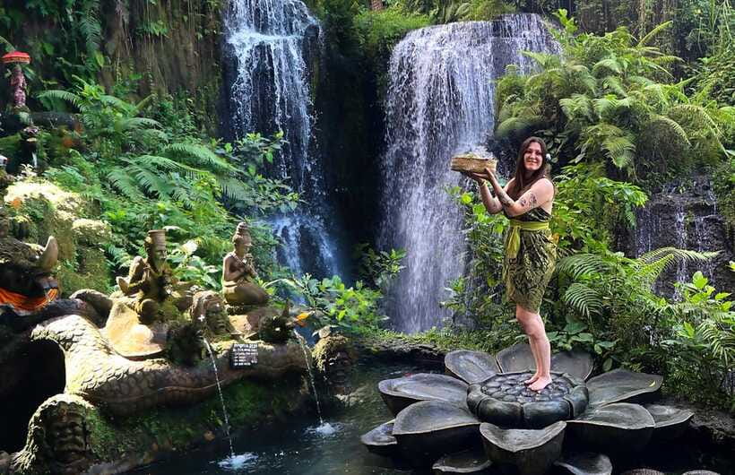 Bali: Taman Beji Griya Waterfall Purification Ritual - The Melukat ritual: what you’re actually doing