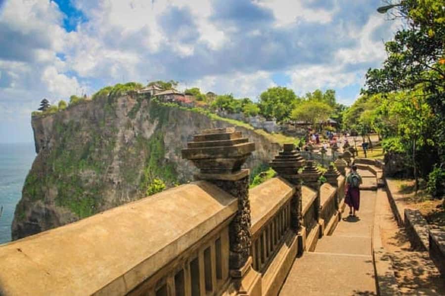 Bali : Tanah Lot, Padang-Padang & Sunset Uluwatu Temple - Uluwatu Temple: Cliff-Top Culture and a Built-In Sunset Deadline