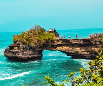 Bali: Tanah Lot, Rice Terrace, Ulun Danu & taman ayun temple - Tanah Lot Temple: sea-edge drama in a 40-minute window