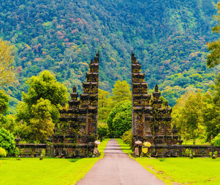 Bali: Tanah Lot, Rice Terrace, Ulun Danu & taman ayun temple - Handara Gate and Taman Ayun Temple: photo stop plus historic temple calm
