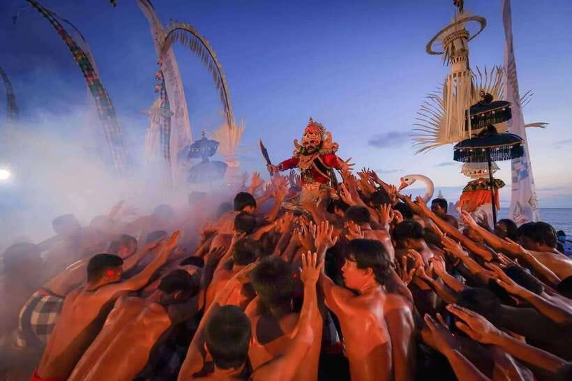 Bali: Tanah Lot Temple Sunset Kecak & Fire Dance Show Ticket - Tanah Lot Temple Area: A Short Walk, a Sacred Feel