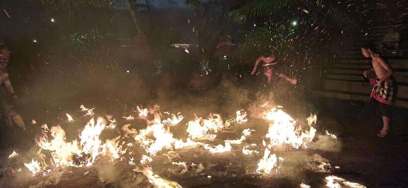 Bali: Tanah Lot Temple Sunset Kecak & Fire Dance Show Ticket - Fire Dance and Ramayana Scenes: The Dramatic Turn