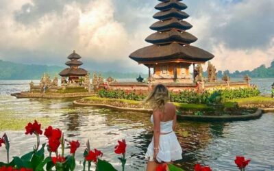 Bali: Temple Lake, Jungle Waterfall, Rice Field & Tanah Lot - Ulun Danu Beratan: the temple that looks like it floats