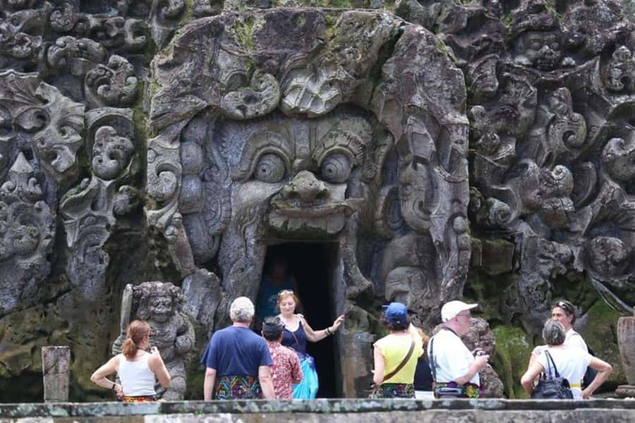 Bali: Top Highlights Private Full-Day Tour from Hotel - Ubud coffee tasting: a calmer hour in the middle of the day