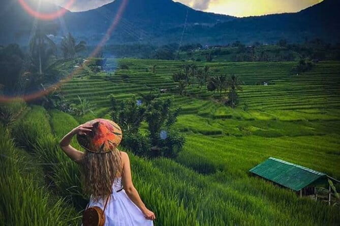 Bali Tour: Tanah Lot, UNESCO Rice Terrace and Water Temple - Tanah Lot Temple: water temple drama on a rock