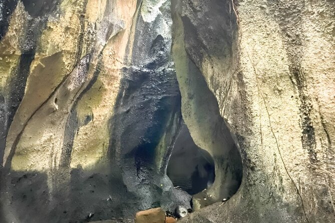 Bali Tour : Tegenungan - Tukad Cepung - Kanto Lampo - Tibumana Waterfall - Stop 2: Kanto Lampo Waterfall and Its Unusual Lowland Source