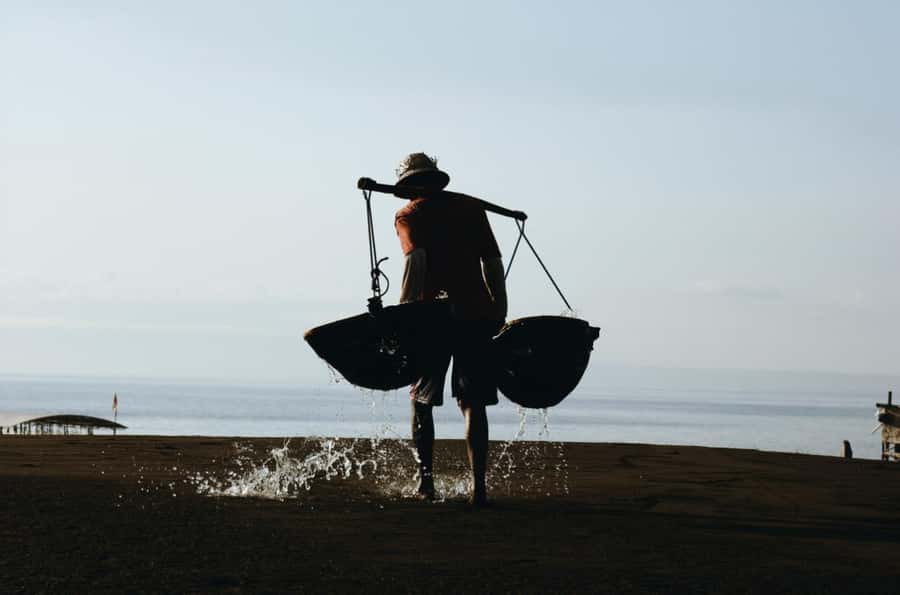 Bali: Traditional Villages, Salt Farm & Tirta Gangga Tour - Kusamba Salt Farm: Sand, Sun, and Traditional Salt Making