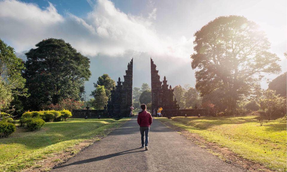 Bali: Twin Lakes, Handara Gates, and Forest Trekking Tour - Ulun Danu Bratan Temple: Why This One Hits Different at Lake Level