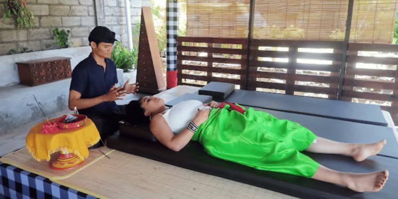 Bali: Ubud Body Cleansing Purification Melukat Ceremony - Offerings, Prayers, and the Pre-Cleansing Setup