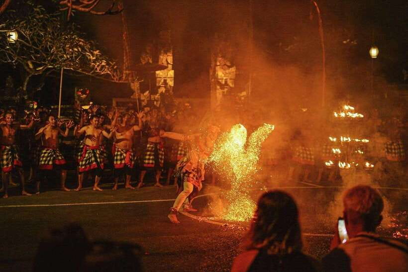 Bali: Ubud Kecak and Fire Dance Show Tickets - What happens during the 1-hour Kecak and Fire Dance show