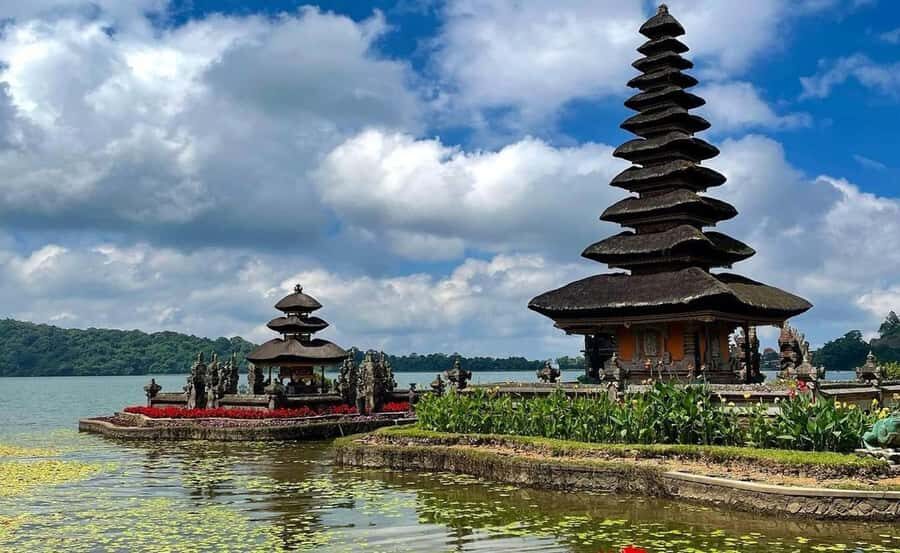 Bali : Ulun Danu Beratan Temple and UNESCO Rice Terrace Tour - Tanah Lot Temple Sunset: Tide-Controlled Access on the Sea Coral
