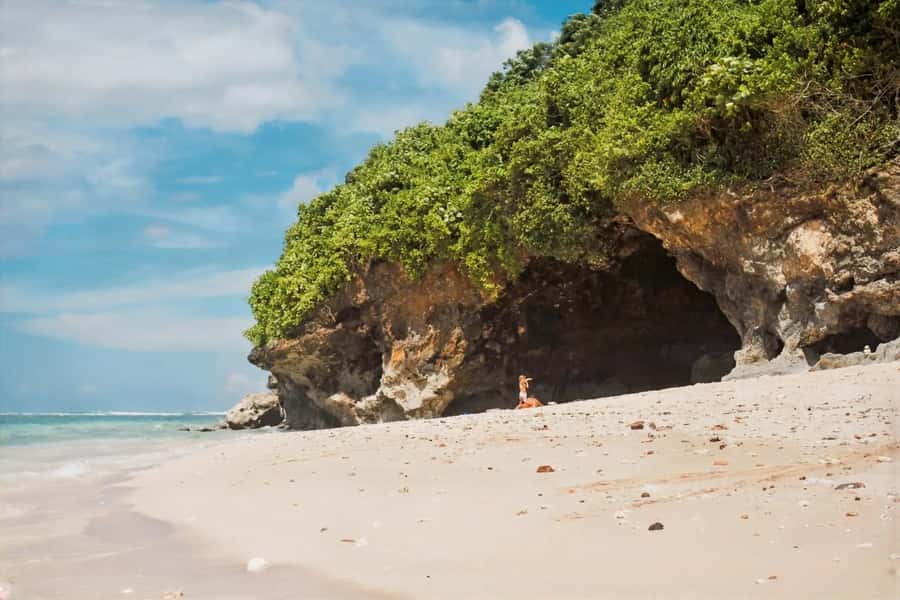 Bali: Uluwatu Beaches Tour with Padang Padang and Suluban - Melasti: the calm-atmosphere pause for ocean time