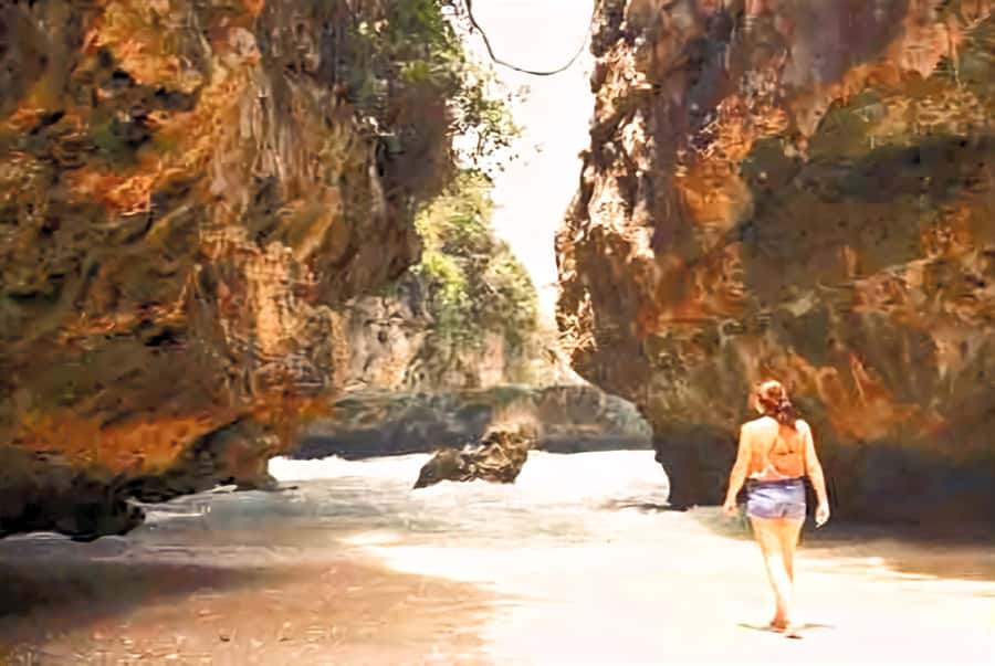 Bali: Uluwatu Beaches Tour with Padang Padang and Suluban - Guide quality matters more than you think
