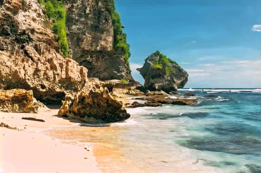 Bali: Uluwatu Beaches Tour with Padang Padang and Suluban - Price and logistics: is $42 per person really fair?
