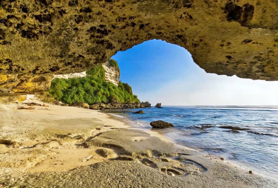 Bali: Uluwatu Beaches Tour with Padang Padang and Suluban - Pickup zones, drop-off, and planning your day around sun and stairs