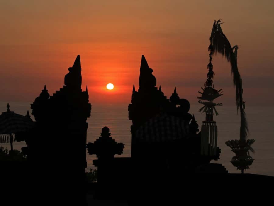 Bali: Uluwatu Temple, Kecak Dance, and Jimbaran Dinner Tour - Timing, Heat, and What to Pack for a Comfortable Day