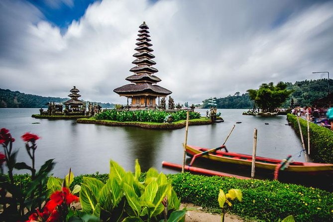 Bali Watching Dolphin at Lovina Beach & aling aling waterfall - North Bali timing: why 3:30am is the secret sauce