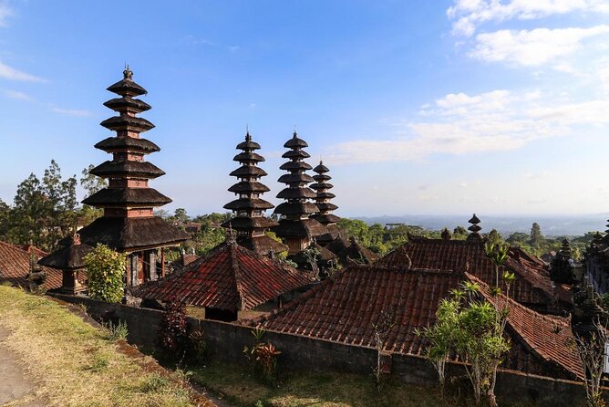 Bali Waterfalls and Temples Tour - Lunch at Lereng Agung: valleys view and a simple break