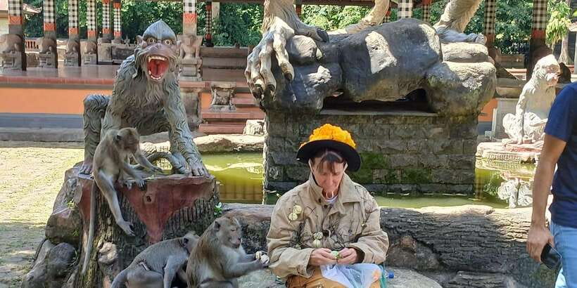 Bali: YouTuber TOUR - What to wear and bring when monkeys want your jacket