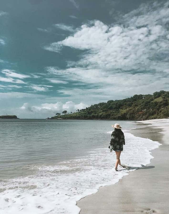 Bali:Heaven Gate, TirtaGangga Palace, and Beach Escape Tour - Your guide and photographer: what kind of service you’re actually paying for
