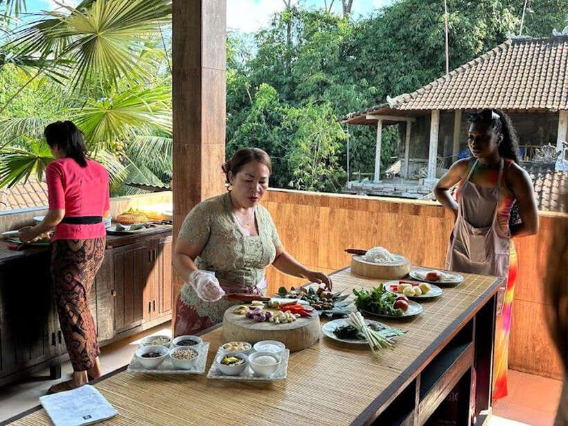 Balinese cooking class/Go shopping at the market, cook, eat - Key things to know before you go